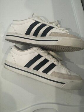 Great deal!Adidas Men's Retrovulc White / Black Skateboarding Shoe  Men's size 8